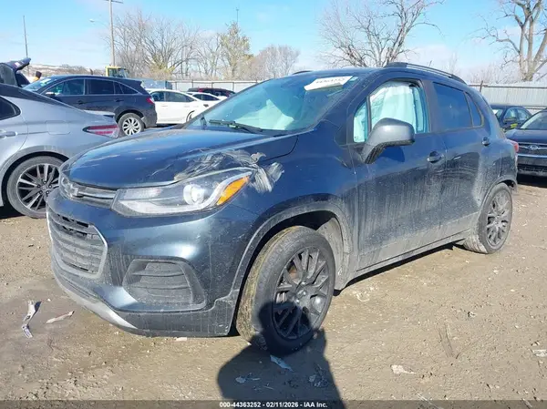 KL7CJLSM9NB567702 2022 CHEVROLET TRAX - Image 2