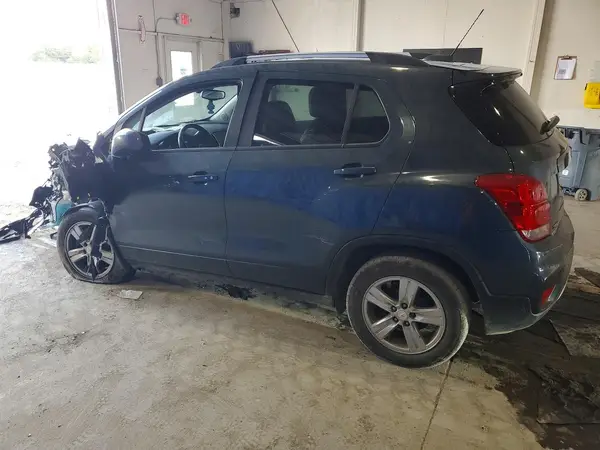 KL7CJLSMXMB360878 2021 CHEVROLET TRAX - Image 2