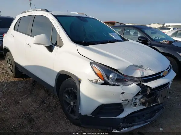 KL7CJLSMXNB560158 2022 CHEVROLET TRAX - Image 1