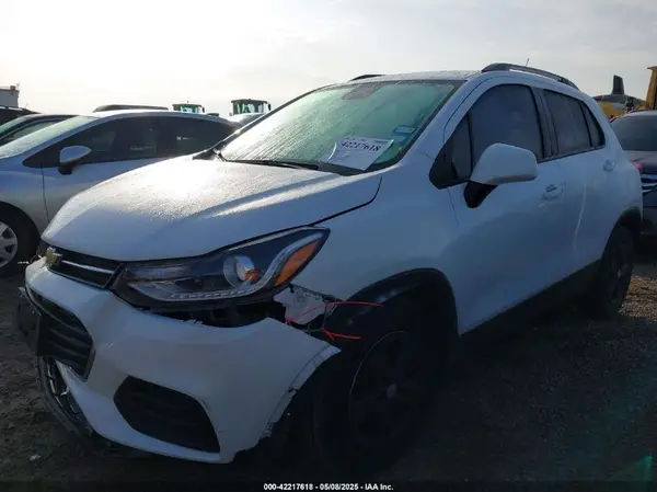 KL7CJLSMXNB560158 2022 CHEVROLET TRAX - Image 2