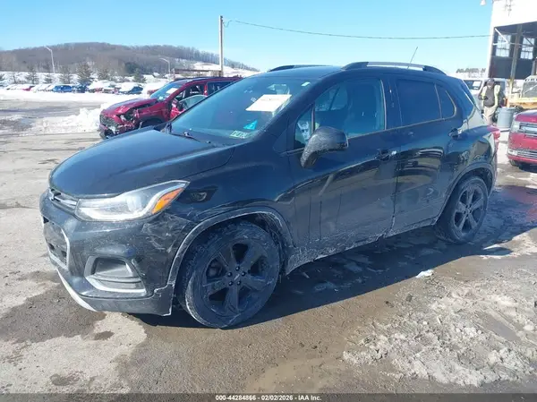 KL7CJMSB0JB718943 2018 CHEVROLET TRAX - Image 2