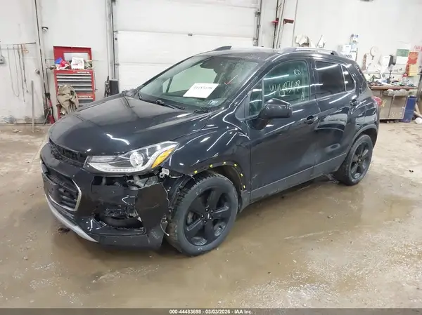 KL7CJMSB1JB562766 2018 CHEVROLET TRAX - Image 2