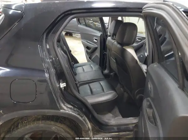 KL7CJMSB1JB562766 2018 CHEVROLET TRAX - Image 8