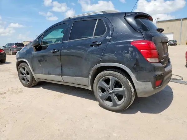 KL7CJMSB1JB724444 2018 CHEVROLET TRAX - Image 2
