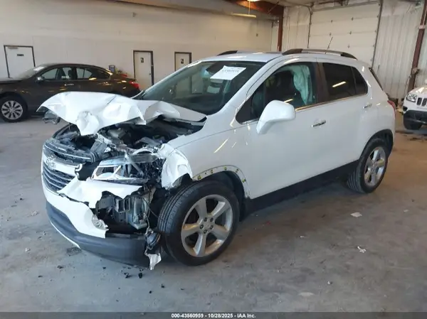 KL7CJMSB2GB625303 2016 CHEVROLET TRAX - Image 2