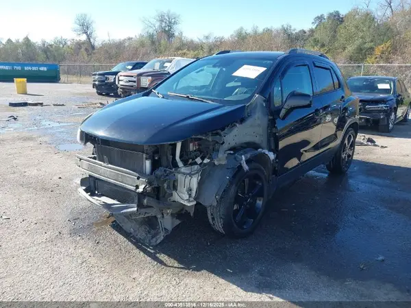 KL7CJMSB3JB634034 2018 CHEVROLET TRAX - Image 2
