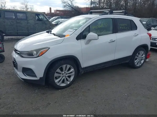 KL7CJMSB4HB060957 2017 CHEVROLET TRAX - Image 2
