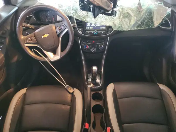 KL7CJMSB4JB551938 2018 CHEVROLET TRAX - Image 8