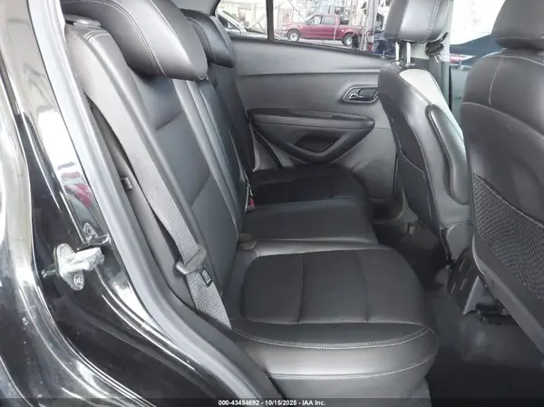 KL7CJMSB6JB656688 2018 CHEVROLET TRAX - Image 8