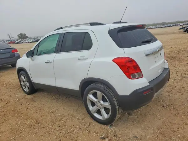 KL7CJMSBXGB512277 2016 CHEVROLET TRAX - Image 2