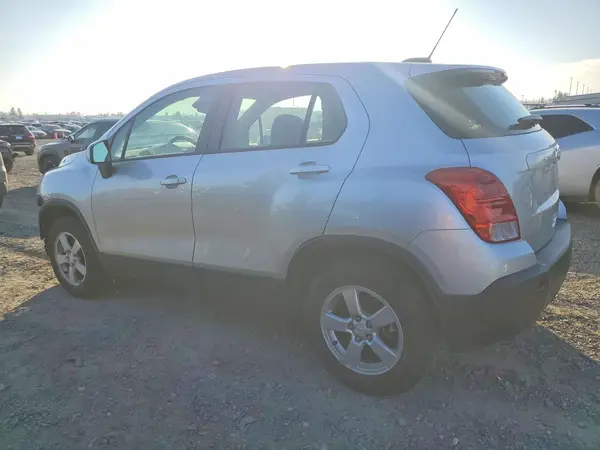 KL7CJNSB0GB582344 2016 CHEVROLET TRAX - Image 2