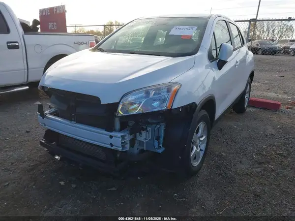 KL7CJNSB0GB631283 2016 CHEVROLET TRAX - Image 2