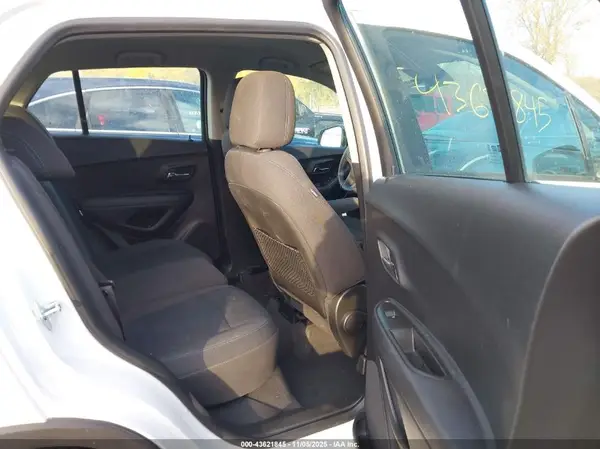 KL7CJNSB0GB631283 2016 CHEVROLET TRAX - Image 8