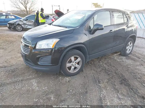 KL7CJNSB0GB667006 2016 CHEVROLET TRAX - Image 2
