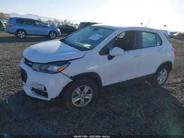 KL7CJNSB0HB068687 2017 CHEVROLET TRAX - Image 2
