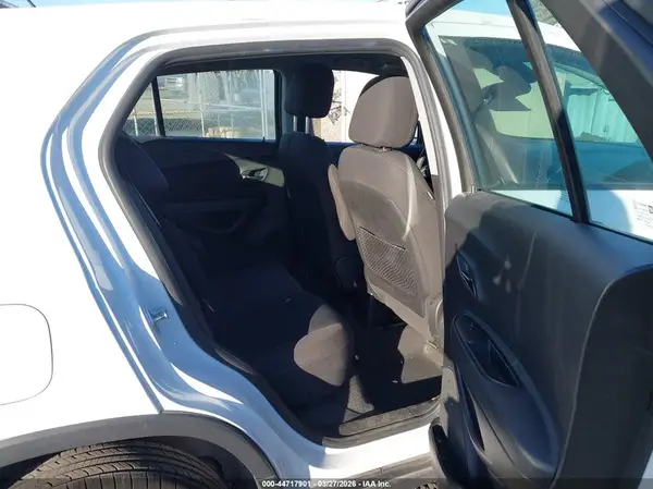 KL7CJNSB0HB068687 2017 CHEVROLET TRAX - Image 8