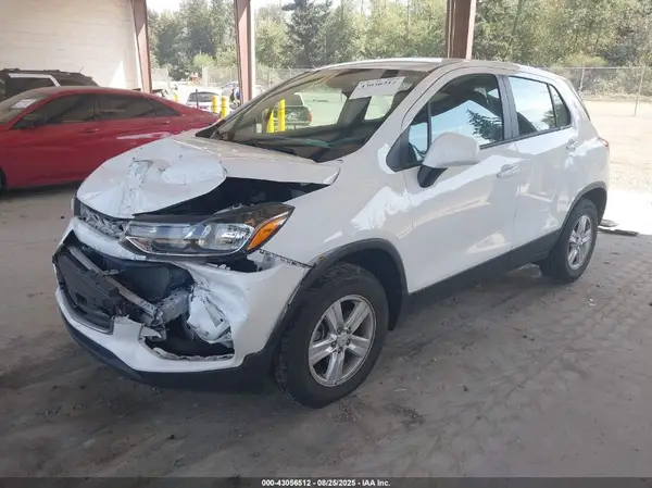 KL7CJNSB0HB131982 2017 CHEVROLET TRAX - Image 2