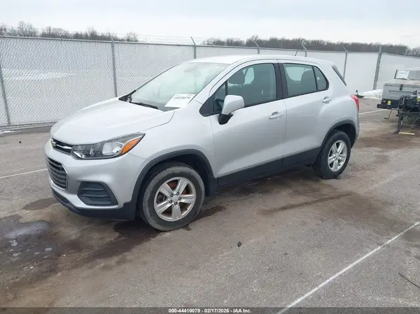 KL7CJNSB0HB142013 2017 CHEVROLET TRAX - Image 2