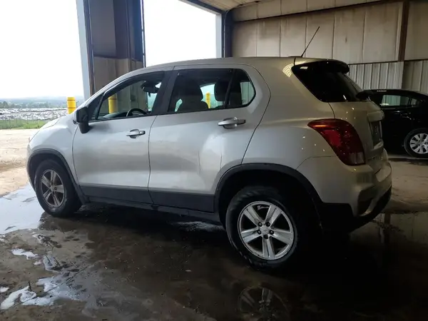 KL7CJNSB0HB189560 2017 CHEVROLET TRAX - Image 2