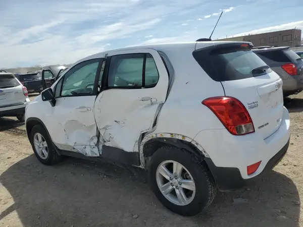 KL7CJNSB0HB190109 2017 CHEVROLET TRAX - Image 2