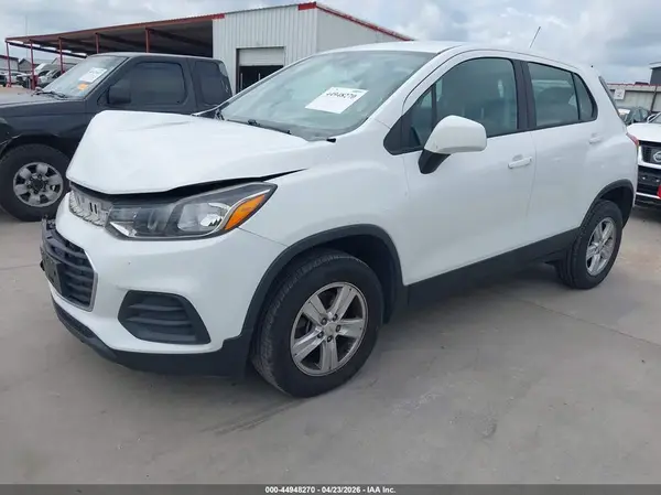 KL7CJNSB0HB242919 2017 CHEVROLET TRAX - Image 2
