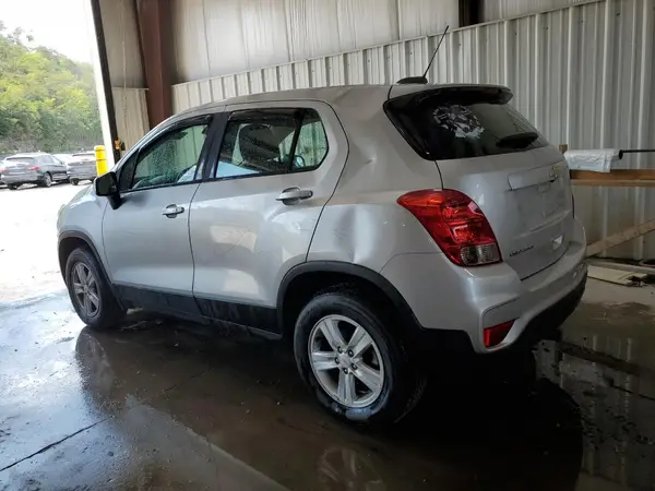 KL7CJNSB0JB530672 2018 CHEVROLET TRAX - Image 2