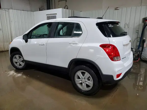 KL7CJNSB0JB548749 2018 CHEVROLET TRAX - Image 2