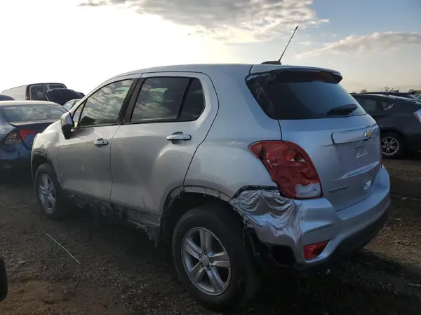 KL7CJNSB0JB569634 2018 CHEVROLET TRAX - Image 2