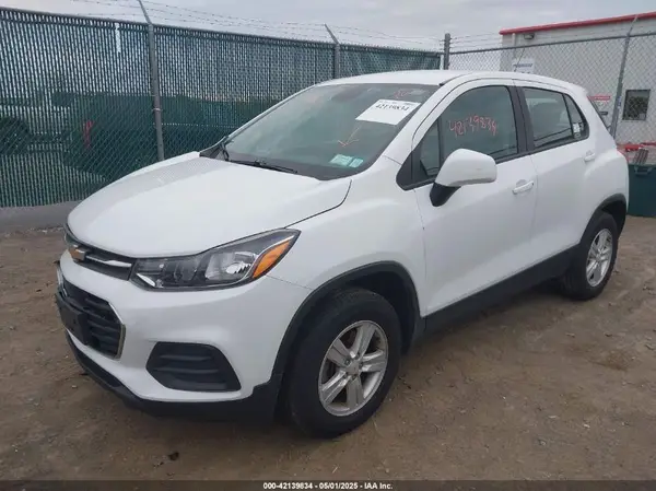 KL7CJNSB0JB580567 2018 CHEVROLET TRAX - Image 2