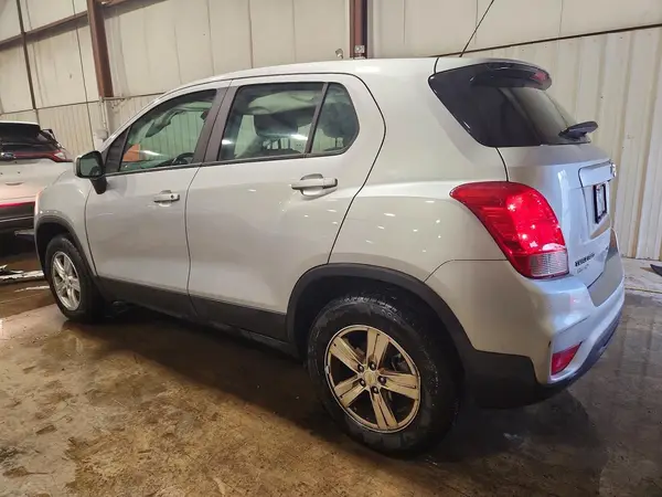 KL7CJNSB0JB605936 2018 CHEVROLET TRAX - Image 2