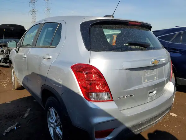 KL7CJNSB0JB609078 2018 CHEVROLET TRAX - Image 2
