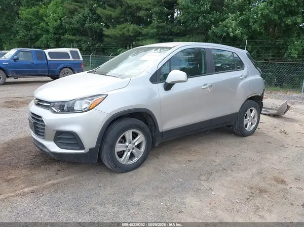 KL7CJNSB0JB610067 2018 CHEVROLET TRAX - Image 2