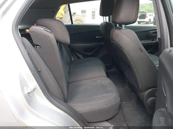 KL7CJNSB0JB610067 2018 CHEVROLET TRAX - Image 8