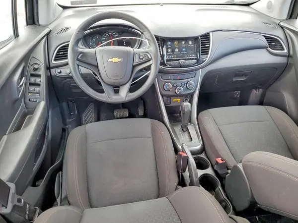 KL7CJNSB0JB697131 2018 CHEVROLET TRAX - Image 8