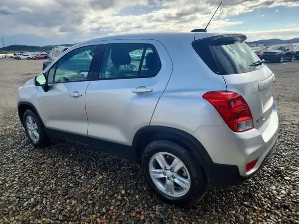 KL7CJNSB0JB719614 2018 CHEVROLET TRAX - Image 2