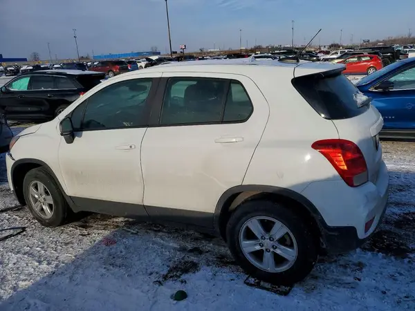 KL7CJNSB0JB722335 2018 CHEVROLET TRAX - Image 2