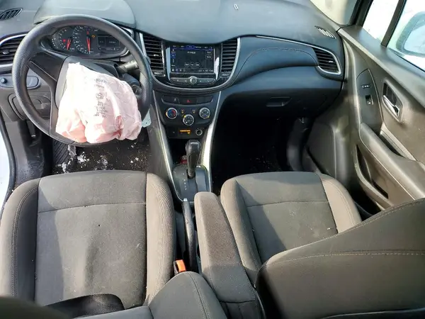 KL7CJNSB0JB722335 2018 CHEVROLET TRAX - Image 8
