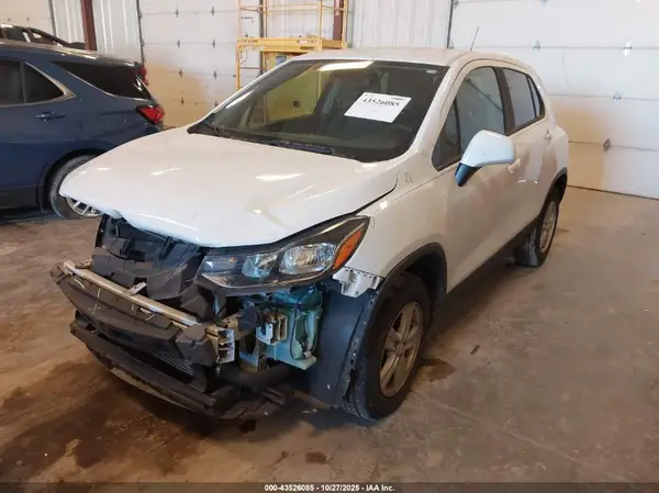 KL7CJNSB0LB016677 2020 CHEVROLET TRAX - Image 2