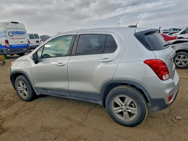 KL7CJNSB0MB343632 2021 CHEVROLET TRAX - Image 2