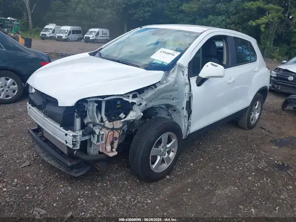 KL7CJNSB1GB557310 2016 CHEVROLET TRAX - Image 2