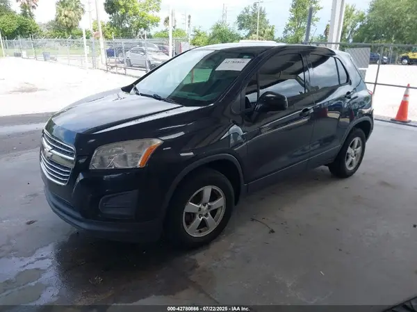 KL7CJNSB1GB565827 2016 CHEVROLET TRAX - Image 2