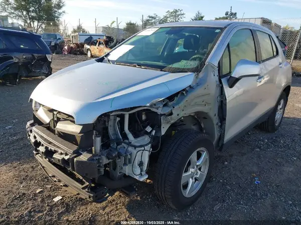 KL7CJNSB1GB759208 2016 CHEVROLET TRAX - Image 2
