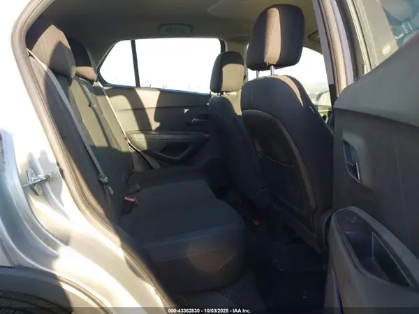 KL7CJNSB1GB759208 2016 CHEVROLET TRAX - Image 8