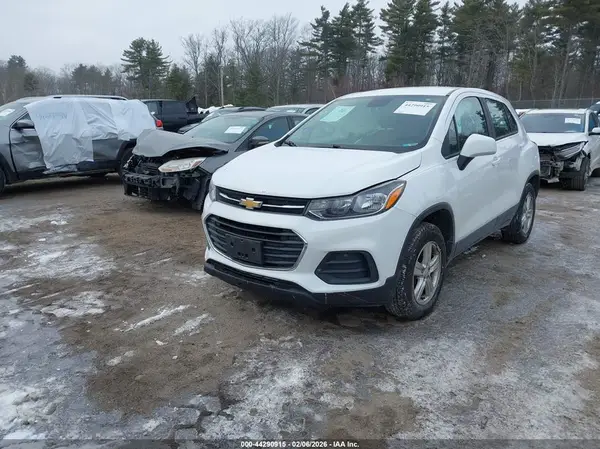 KL7CJNSB1HB057777 2017 CHEVROLET TRAX - Image 2