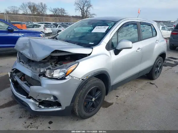KL7CJNSB1HB174517 2017 CHEVROLET TRAX - Image 2