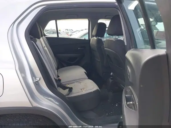 KL7CJNSB1HB174517 2017 CHEVROLET TRAX - Image 8