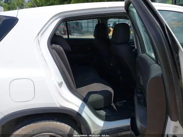 KL7CJNSB1HB208276 2017 CHEVROLET TRAX - Image 8