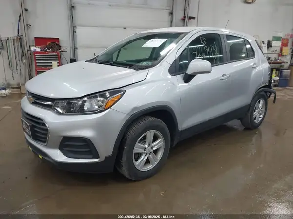 KL7CJNSB1HB239320 2017 CHEVROLET TRAX - Image 2