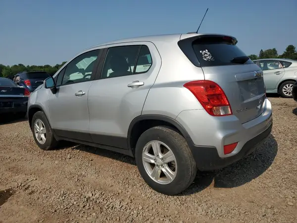 KL7CJNSB1JB565429 2018 CHEVROLET TRAX - Image 2