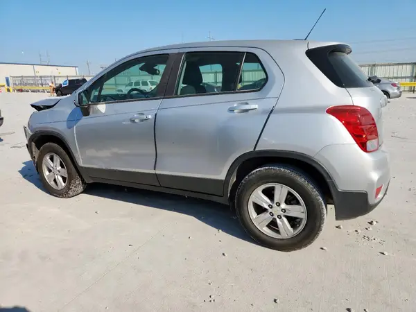 KL7CJNSB1JB575779 2018 CHEVROLET TRAX - Image 2